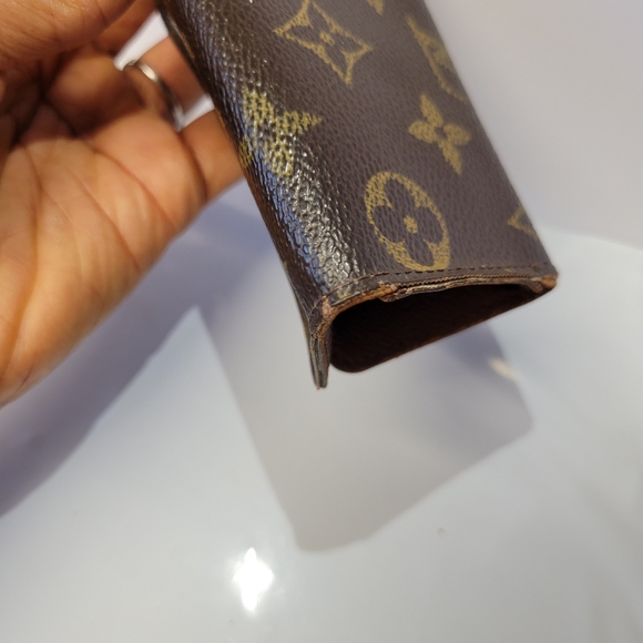 Louis Vuitton Monogram Multicles 4 Key Holder - Picture 9 of 10